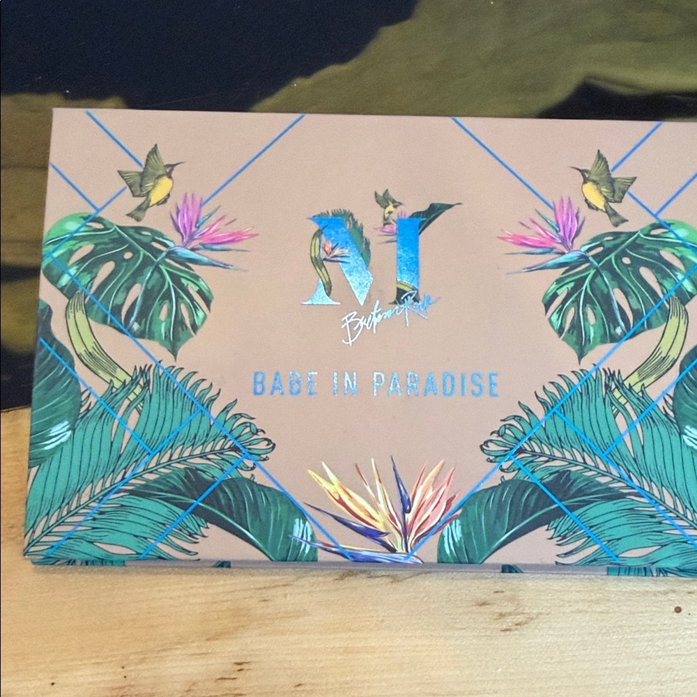 Morphe Babe in Paradise Highlighter Palette